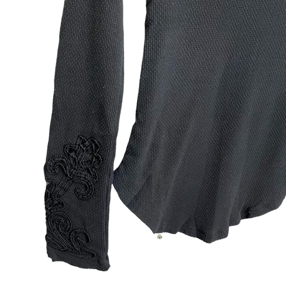 Free People Black Waffle Thermal Top Embroidered‎ Cuffs Scoop Neck Size S/P - Picture 3 of 7